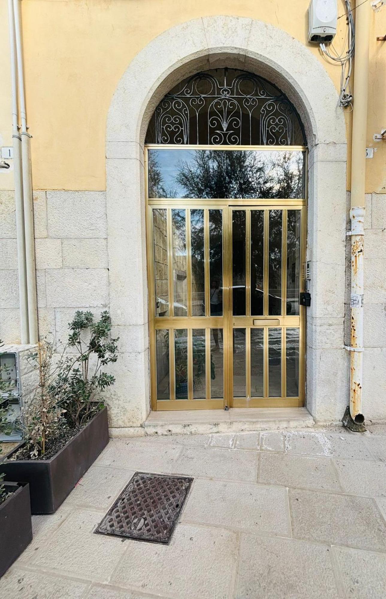 Beb All'Ombra Del Castello تراني المظهر الخارجي الصورة